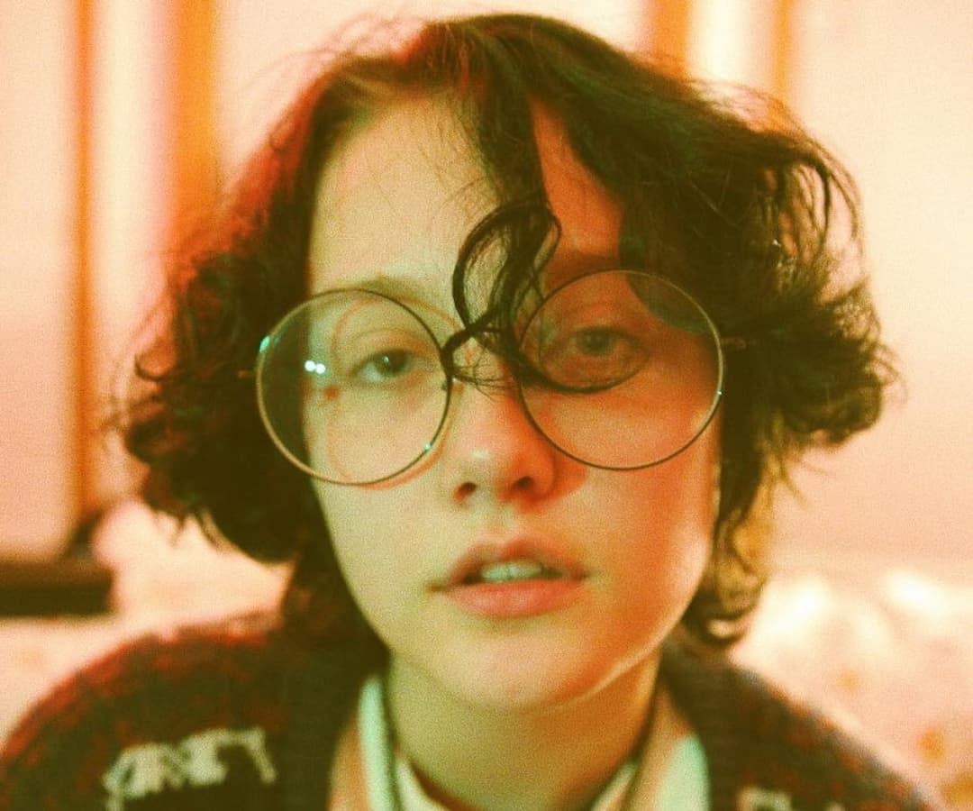 Chloe Moriondo, “GIRL ON TV” 사진 3